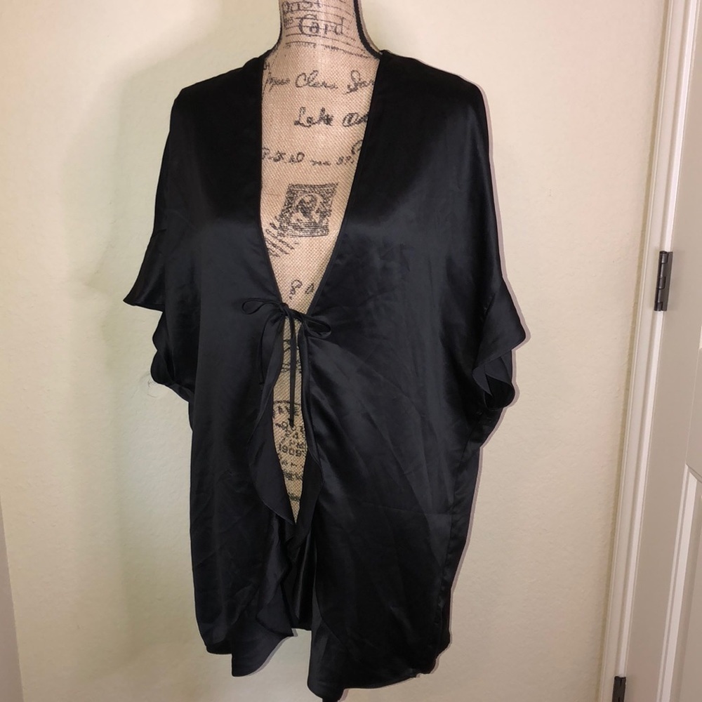 NWT Victoria’s Secret Black Short Flutter Sleeves Robe Size OS